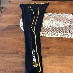 SKINS ATHLETIC COMPRESSION TIGHTS